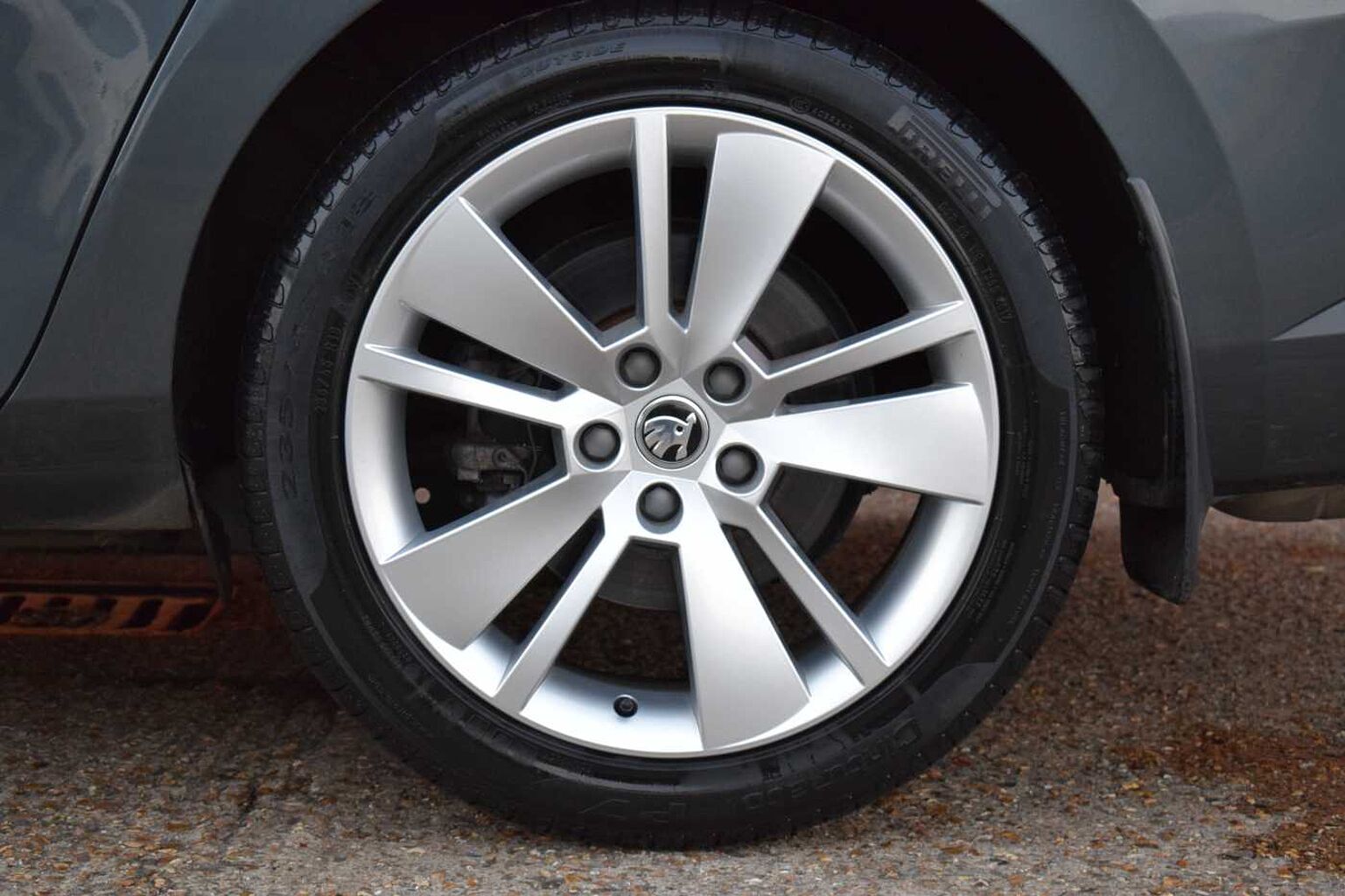 SKODA Superb 2.0 TSI 220ps SE L Executive DSG Hatchback
