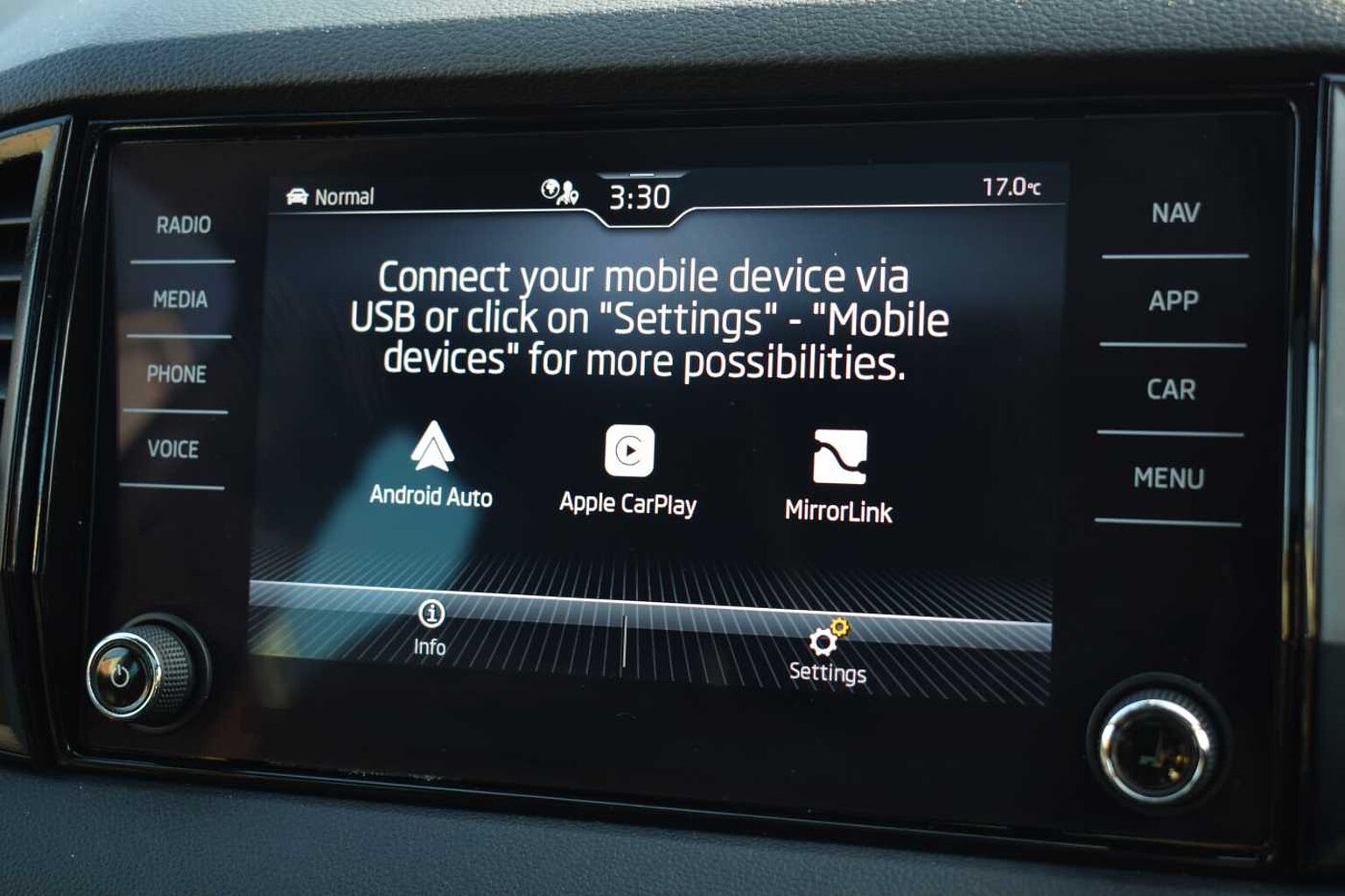 SKODA Karoq SUV 1.5 TSI (150ps) SportLine ACT DSG